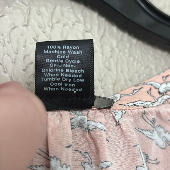 Women’s Ann Taylor Factory Top, Small, Pink, Crane Bird, Spring - Picture 7 of 7